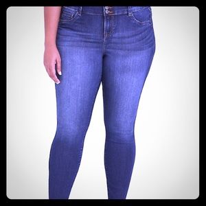 TORRID Super-Stretch Medium-Washed Jegging
